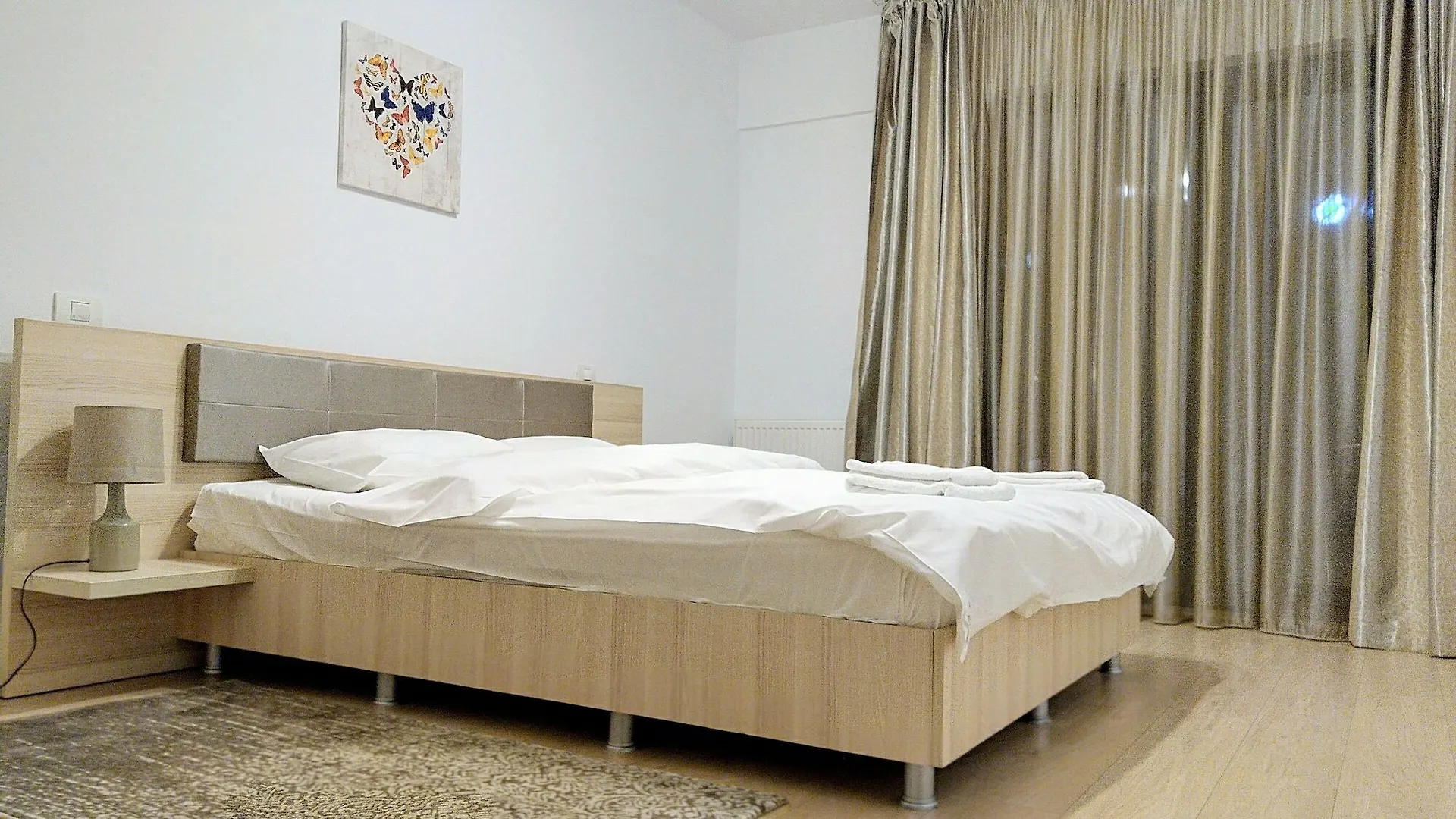 Omnes Victoria Square Apartment Bucharest